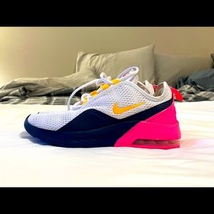 Women’s size 7 Nikes